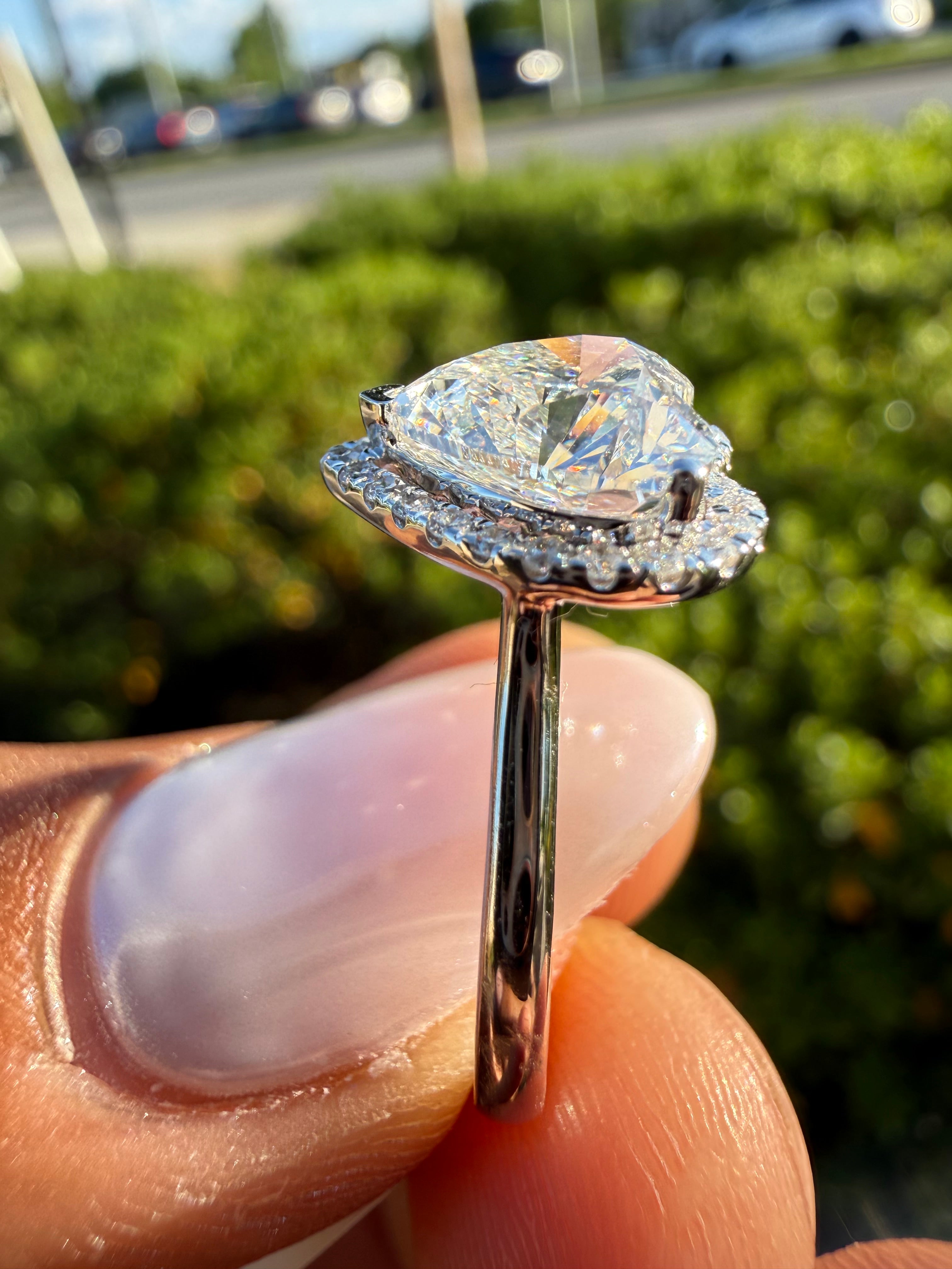 4 carat heart VS  with 3 carat center stone IGI E vs certified with side igi certified special cut ring Vs stone with special stone fancy handcrafted in grown diamond 14k gold ( made in gold ) iGI certified Diamond