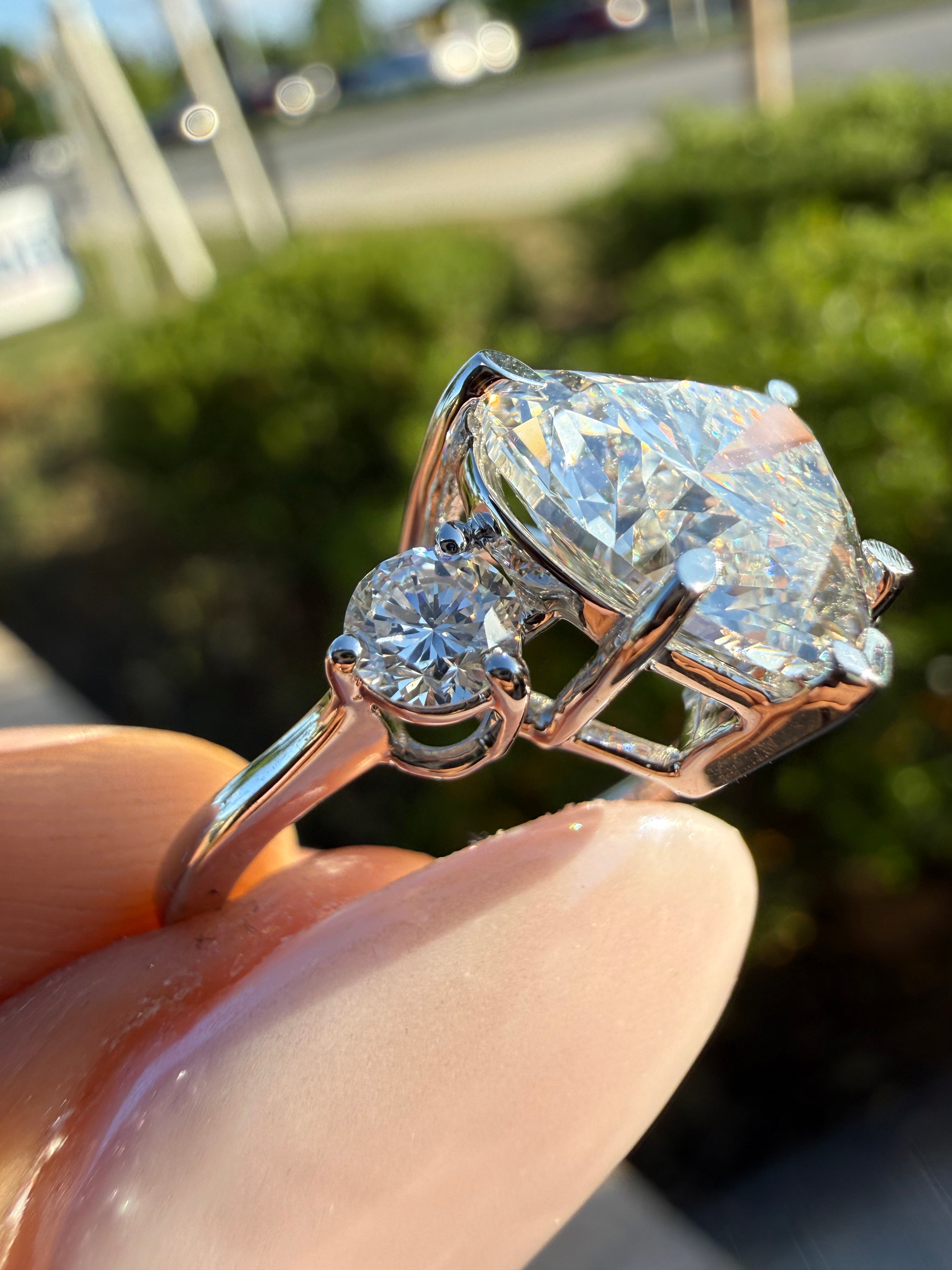4 carat heart VS  with 3 carat center stone IGI E vs certified with side igi certified special cut ring Vs stone with special stone fancy handcrafted in grown diamond 14k gold ( made in gold ) iGI certified Diamond