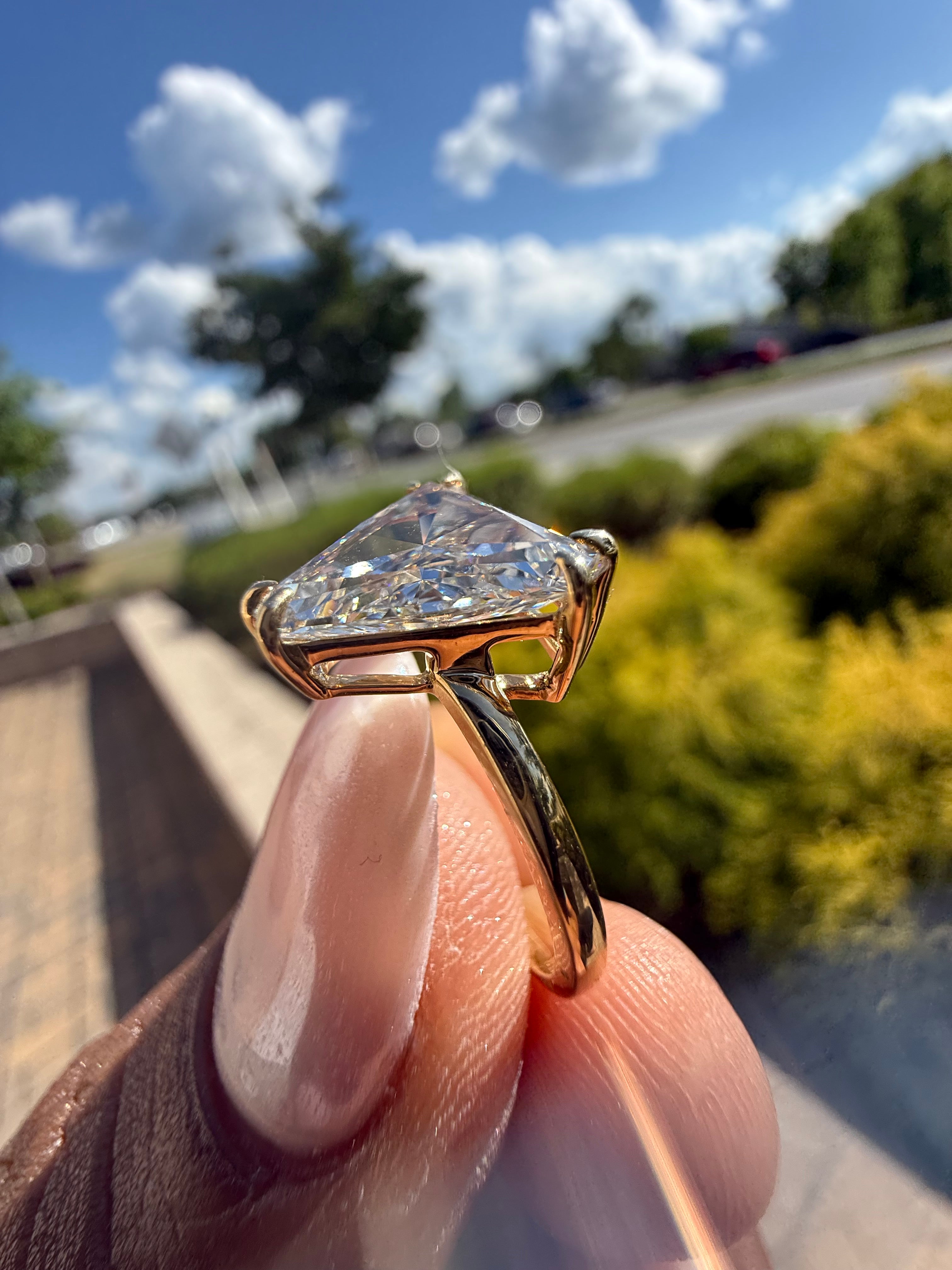 3 carat Traingle  cut E vs IGI certified made with special cut handcrafted in grown diamond 14k gold
