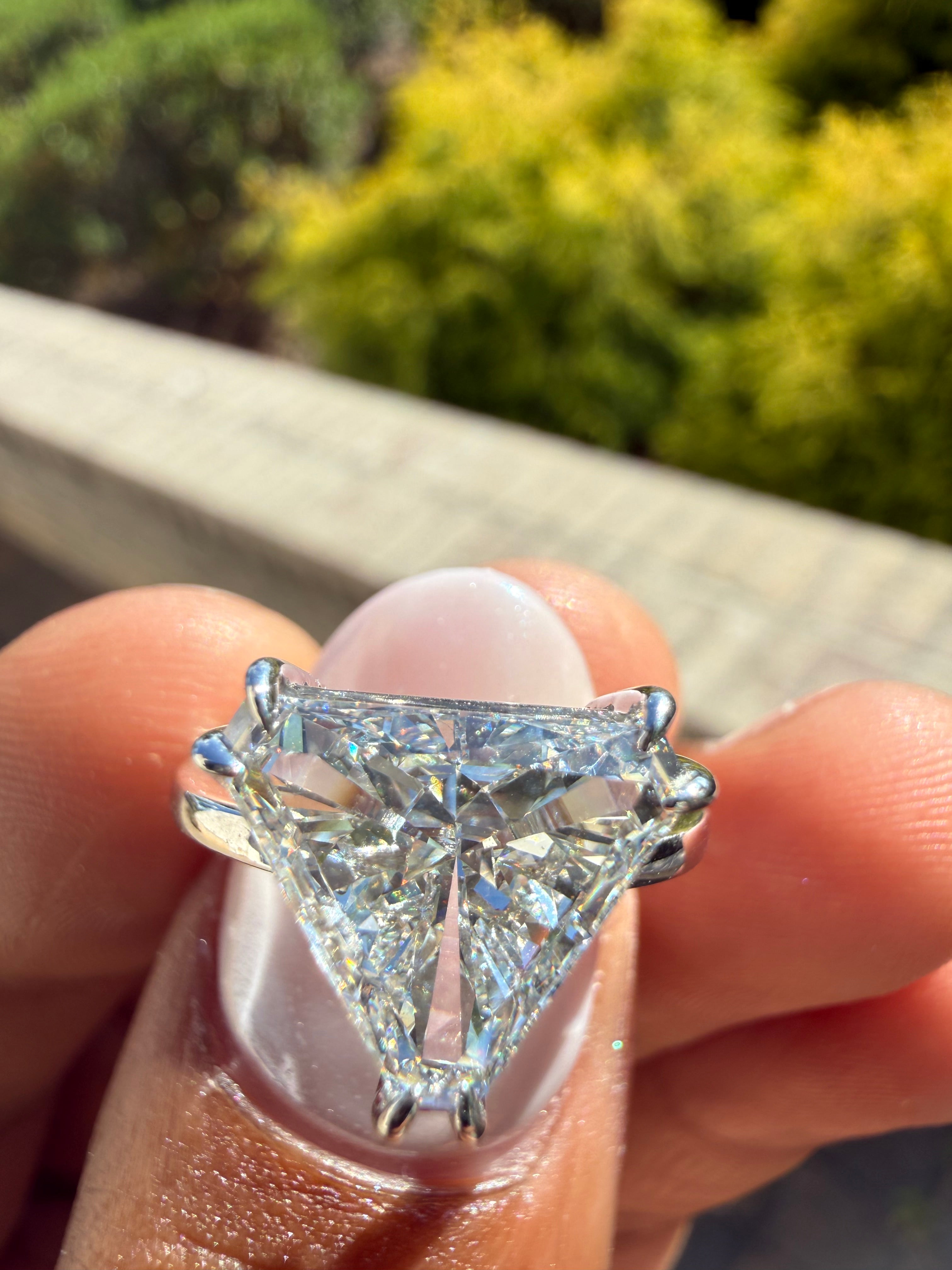 3 carat Traingle cut E vs IGI certified made with special cut handcrafted in grown diamond 14k gold