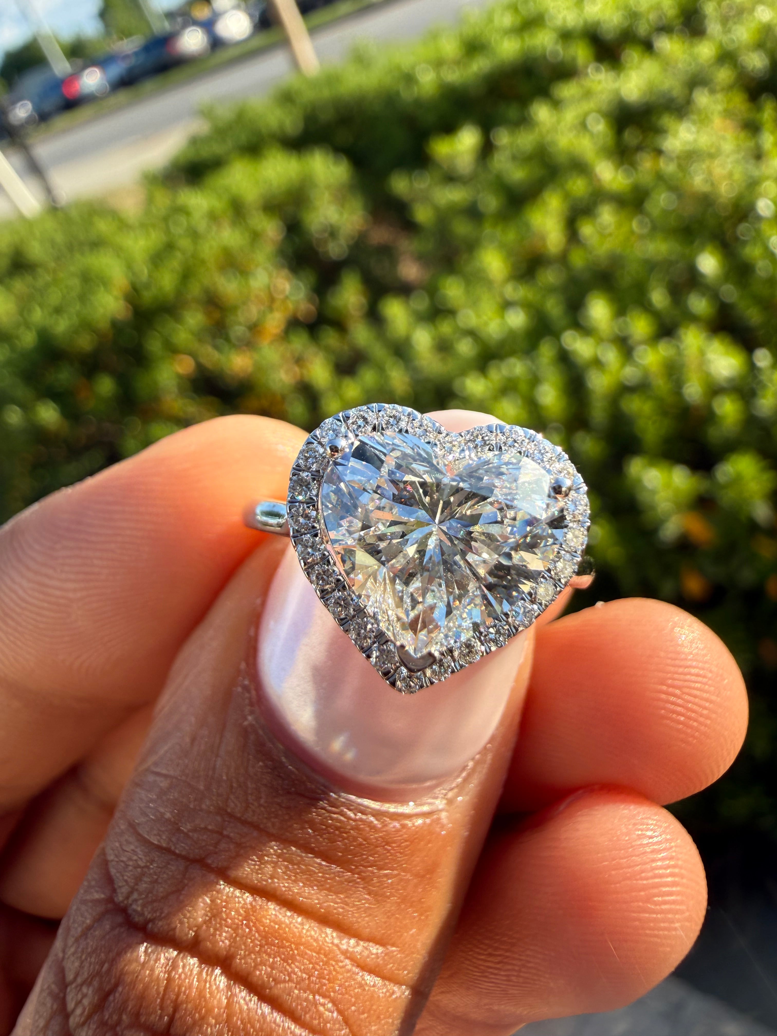 4 carat heart VS  with 3 carat center stone IGI E vs certified with side igi certified special cut ring Vs stone with special stone fancy handcrafted in grown diamond 14k gold ( made in gold ) iGI certified Diamond