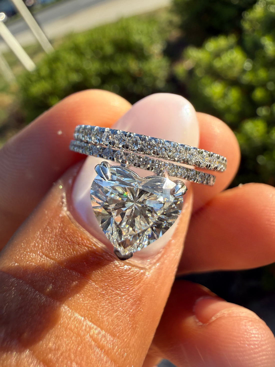 3 carat heart VS cut special cut ring Vs stone with special cut on side stone fancy handcrafted in grown diamond 14k gold ( made in gold ) iGI certified Diamond