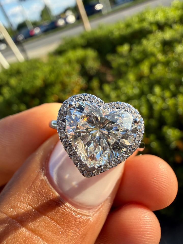 2.5 carat ring with 2 carat center heart VS1 . Eye Clean stone IGI certified , select any shape you want , handcrafted in 14k gold