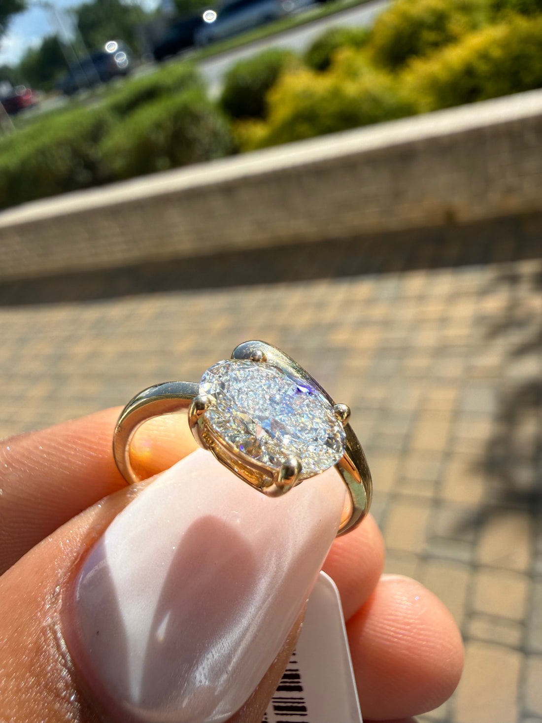 2 carat oval cut ring cut E vs IGI certified with special cut handcrafted in grown diamond 14k gold