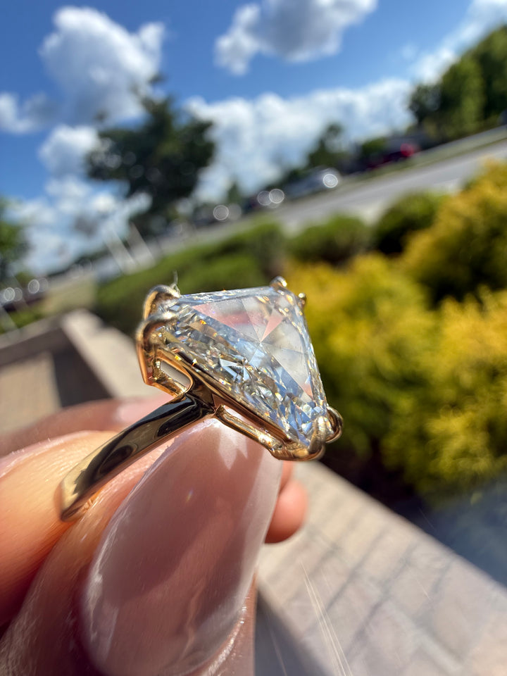 3 carat Traingle  cut E vs IGI certified made with special cut handcrafted in grown diamond 14k gold