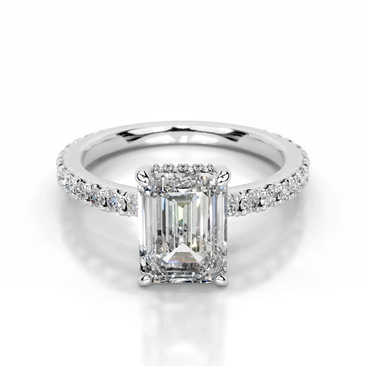 Emerald 3 carat center stone made with 14k white gold