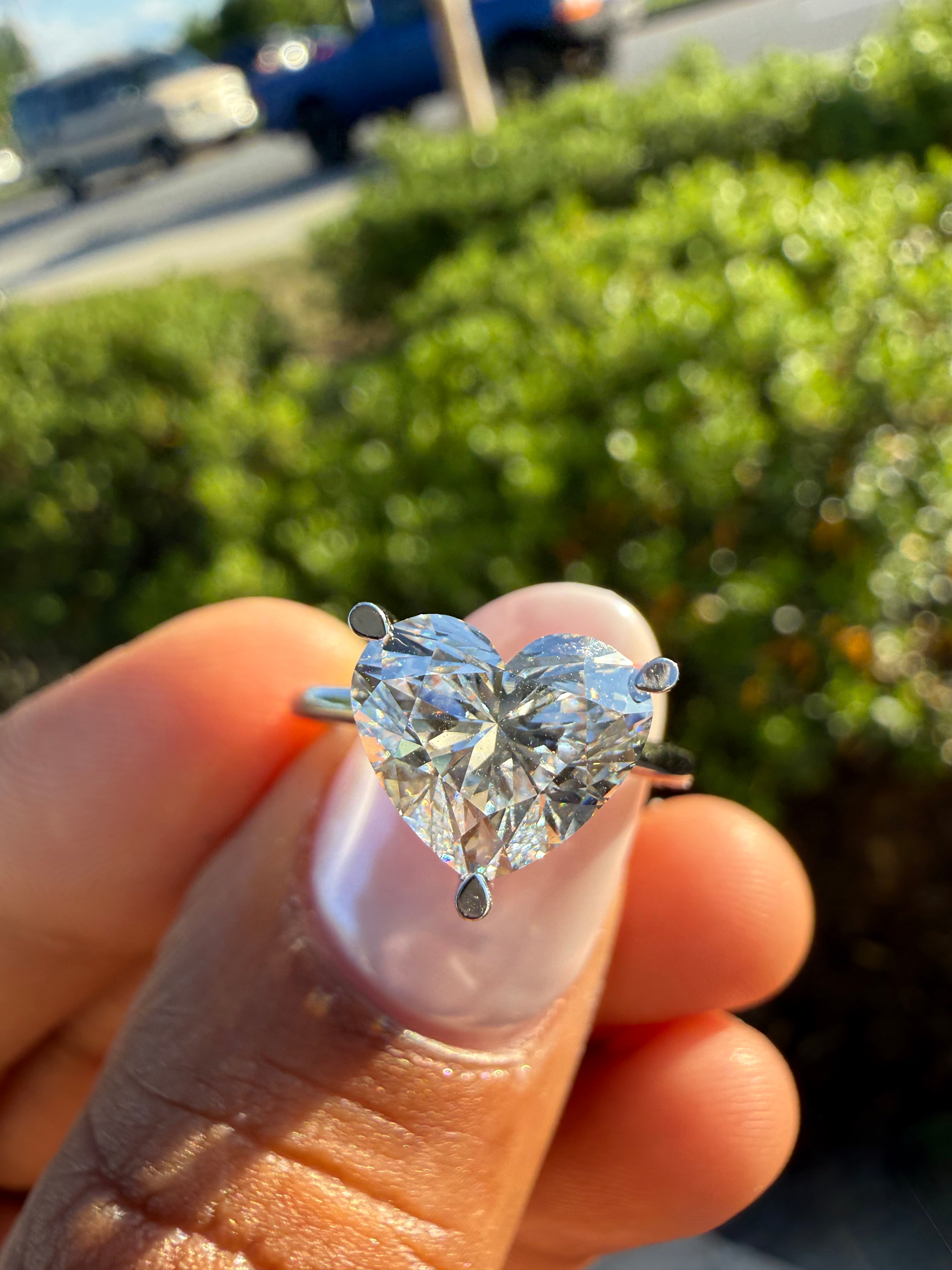 3 carat heart VS igi certified special cut ring Vs stone with special stone fancy handcrafted in grown diamond 14k gold ( made in gold ) iGI certified Diamond