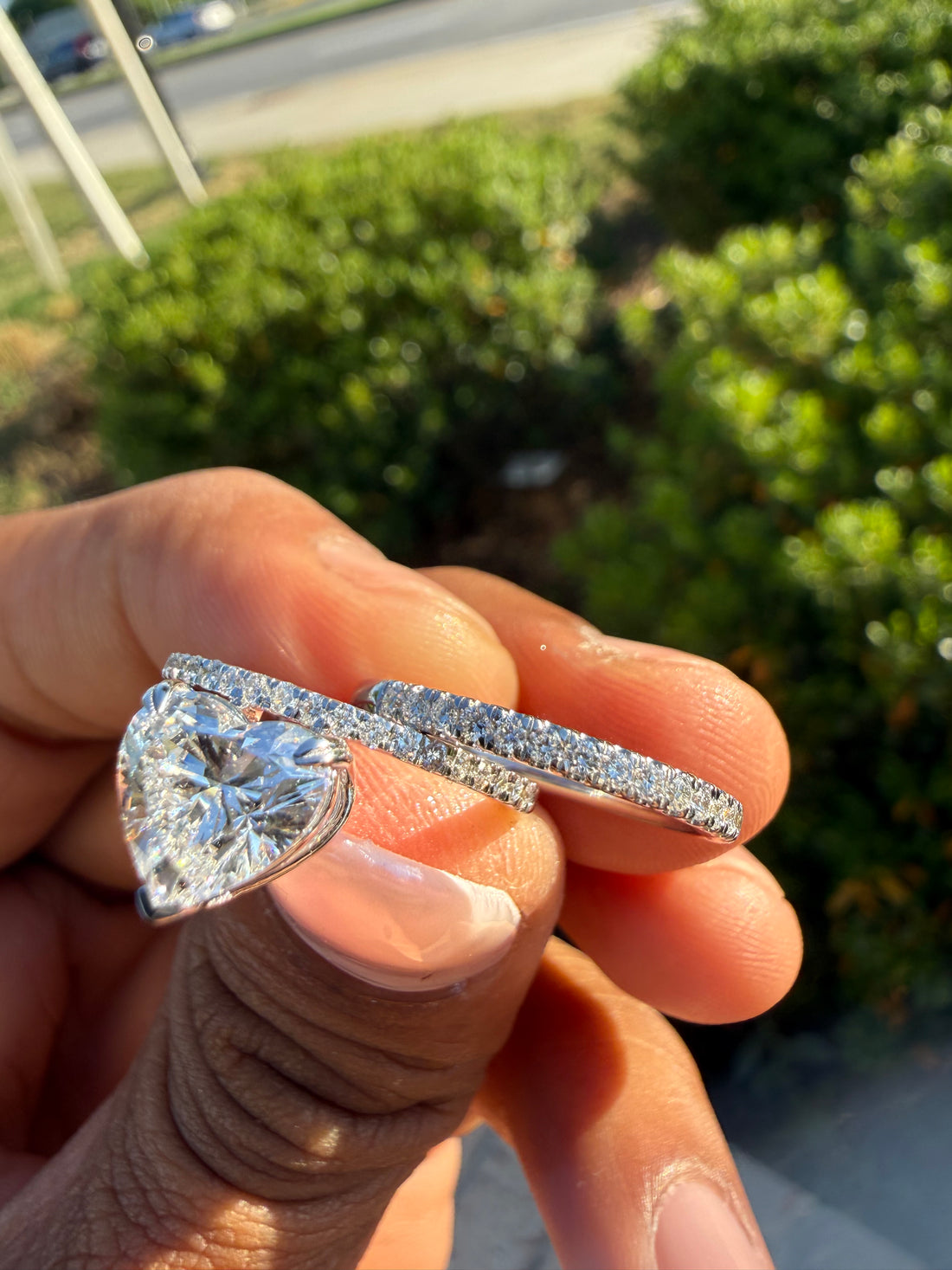 3 carat heart VS cut special cut ring Vs stone with special cut on side stone fancy handcrafted in grown diamond 14k gold ( made in gold ) iGI certified Diamond