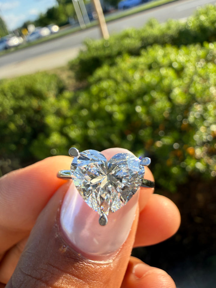 3 carat heart VS igi certified special cut ring Vs stone with special stone fancy handcrafted in grown diamond 14k gold ( made in gold ) iGI certified Diamond