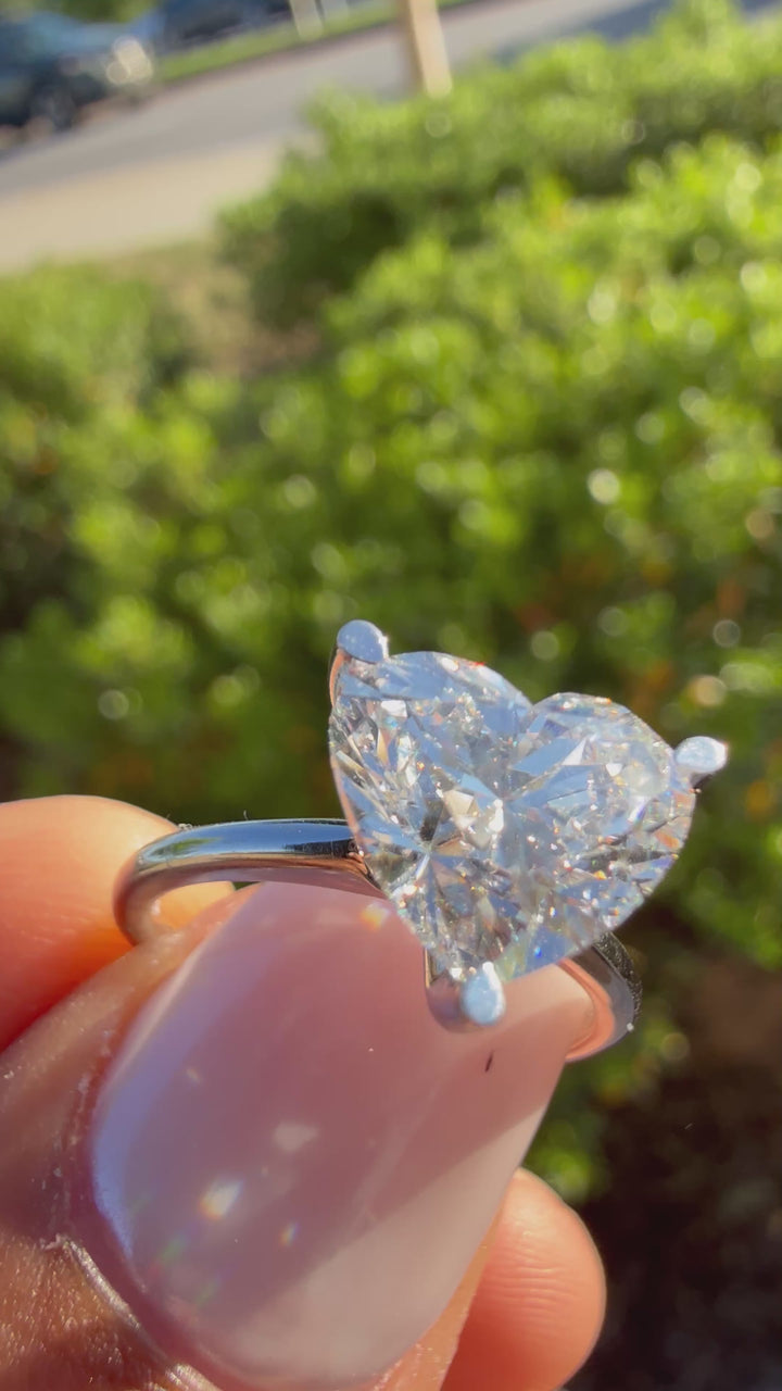 3 carat heart VS igi certified special cut ring Vs stone with special stone fancy handcrafted in grown diamond 14k gold ( made in gold ) iGI certified Diamond