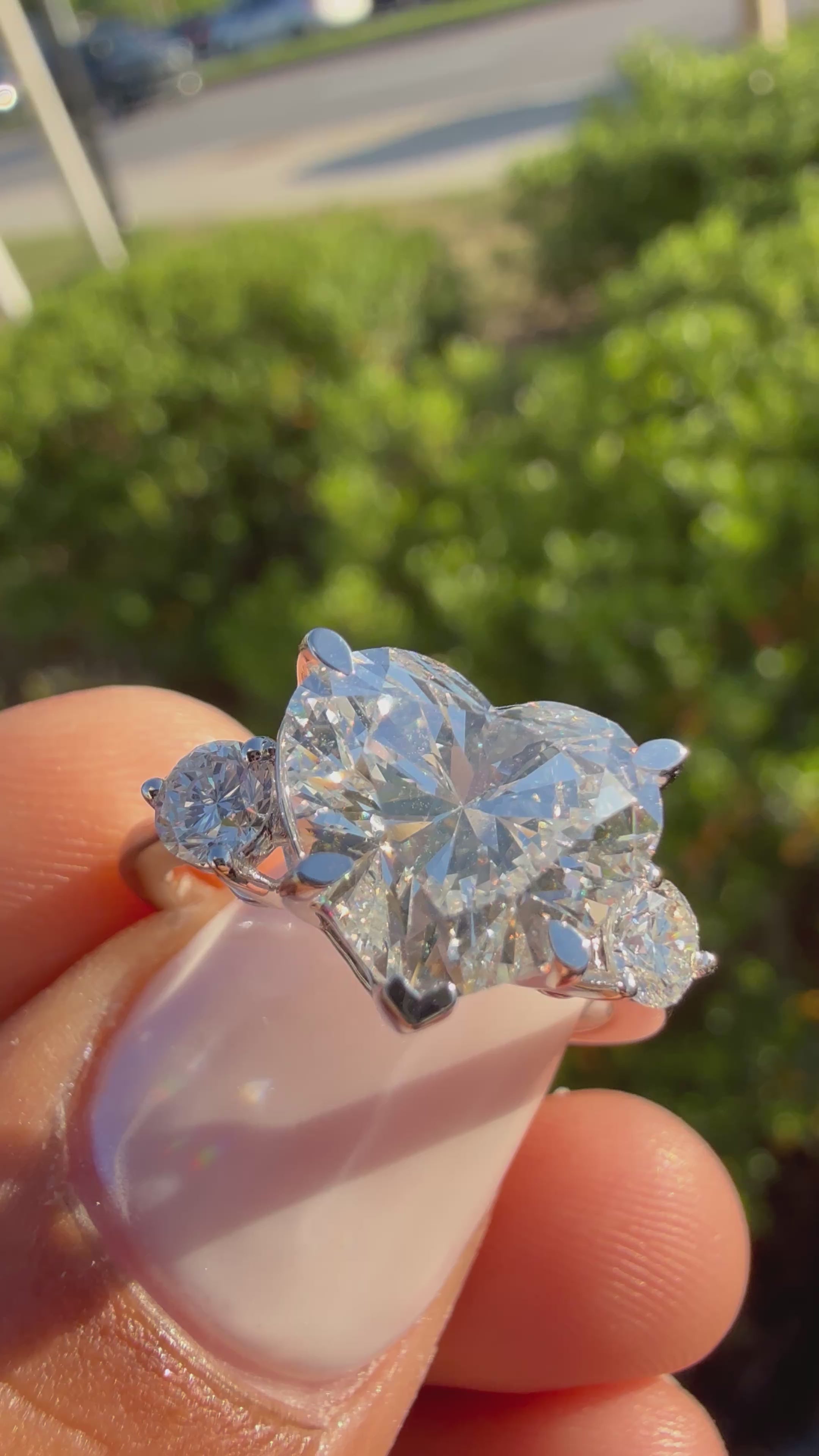 4 carat heart VS  with 3 carat center stone IGI E vs certified with side igi certified special cut ring Vs stone with special stone fancy handcrafted in grown diamond 14k gold ( made in gold ) iGI certified Diamond