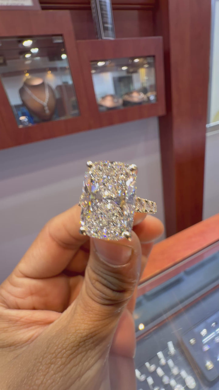 7 carat ring Vs with 5 carat center stone IGI E vs certified with 2 carat side stones  center stone certified full engagement ring  with diamond handcrafted in grown diamond 14k gold ( made in gold ) iGI certified Diamond