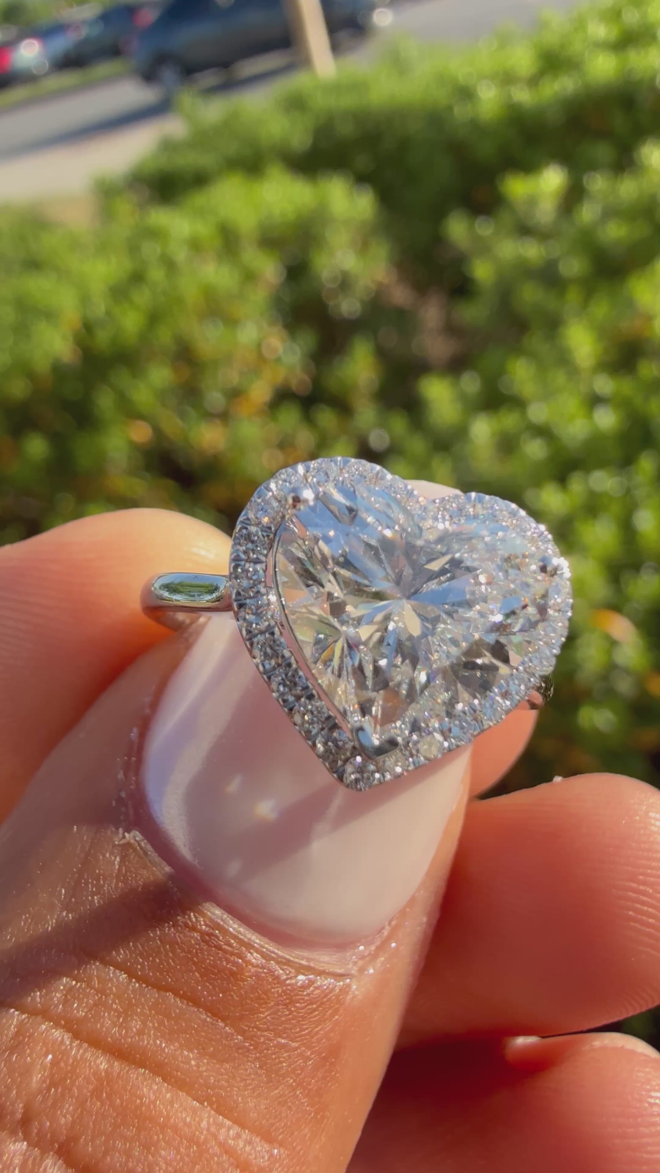 4 carat heart VS  with 3 carat center stone IGI E vs certified with side igi certified special cut ring Vs stone with special stone fancy handcrafted in grown diamond 14k gold ( made in gold ) iGI certified Diamond