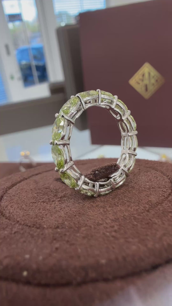 Fancy green oval Ring