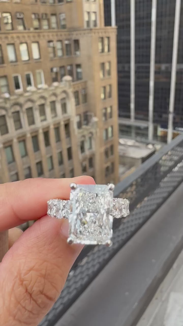 7 carat ring with 5 center stone RADIANT VS with 2 carat on side fancy shapes IGI certified with side full engagement diamond handcrafted in grown diamond 14k gold ( made in gold ) iGI certified Diamond