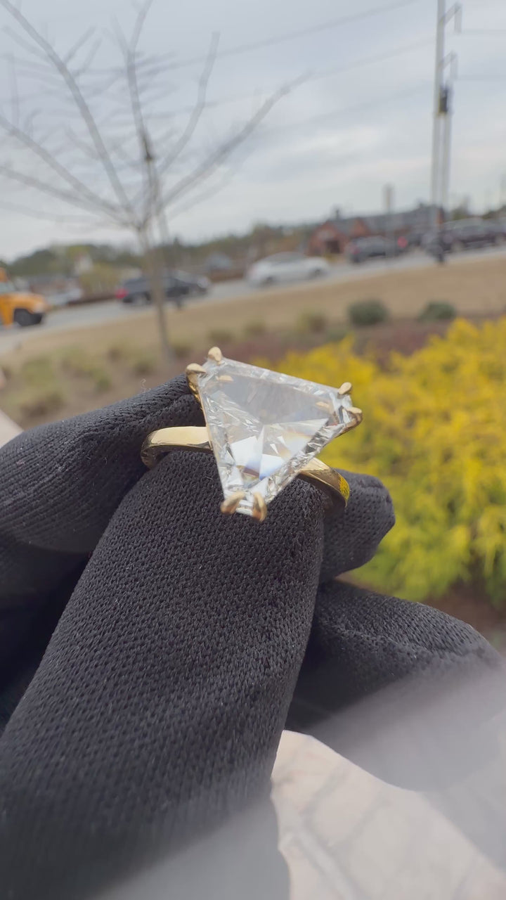 3 carat Traingle special cut VS Igi certified Ring diamond handcrafted in 14k gold , made with high E color grade with lab-grown certified vs diamond
