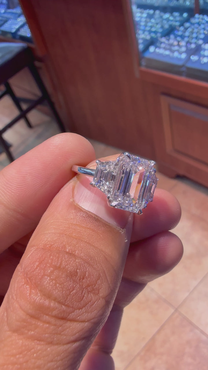 5 carat center stone Emerald VVS ring made with 14k  Gold ,  highest clarity E vs igi certified lab-grown diamond