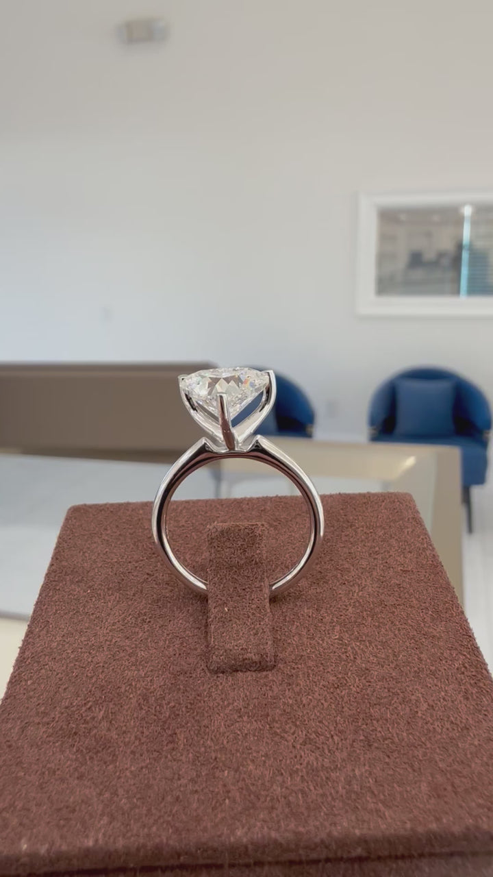 3 carat round  E vs 1 handcrafted ring made with 14k gold in igi certified diamond