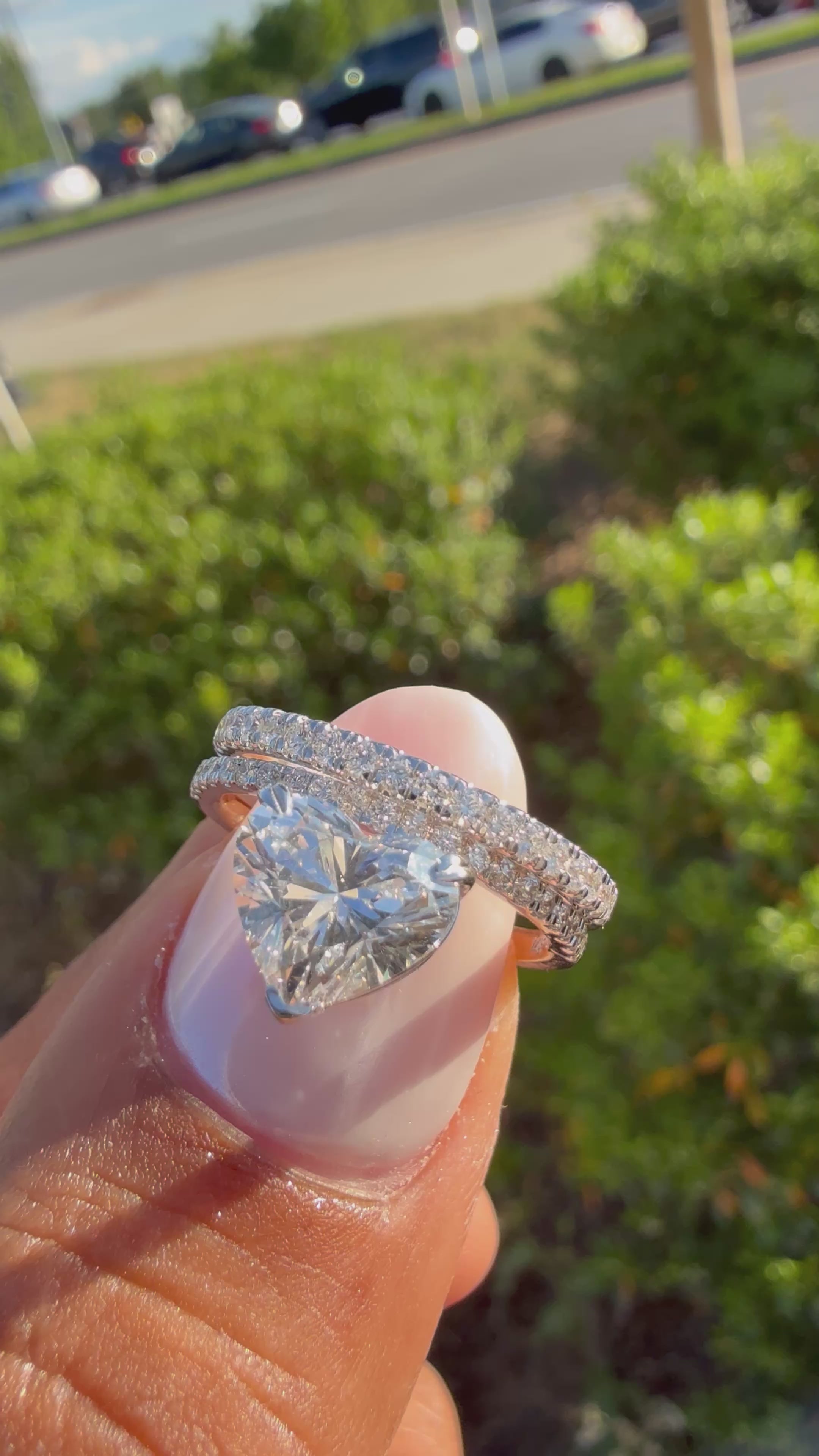 3 carat heart VS cut special cut ring Vs stone with special cut on side stone fancy handcrafted in grown diamond 14k gold ( made in gold ) iGI certified Diamond